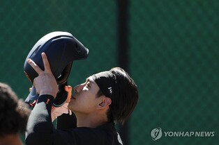 SF 이정후, 허리 통증으로 MRI 검진 예정…개막전 불투명