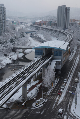 Light rail train service suspended due to heavy snow