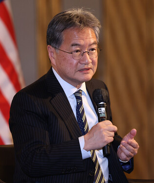 Acting U.S. envoy meets AMCHAM officials