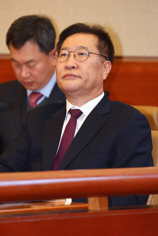 Justice minister's 1st hearing of his impeachment trial