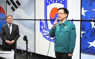 Acting president visits U.S. military bunker