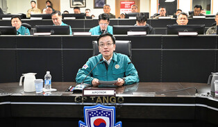 Acting president visits U.S. military bunker