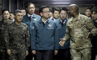 Acting president visits U.S. military bunker