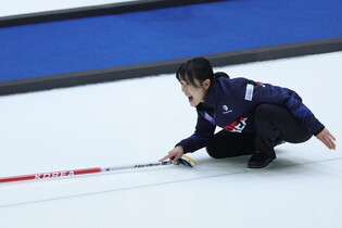 S. Korea-Canada match at women's curling worlds