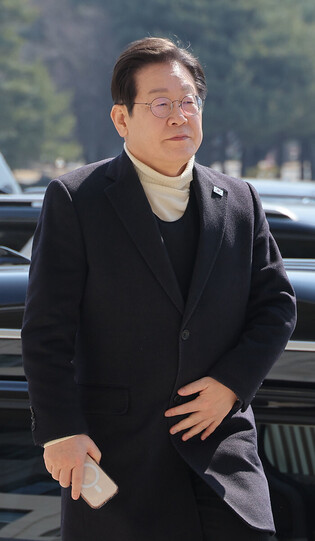 Main opposition party's chief clad in bullet-proof vest