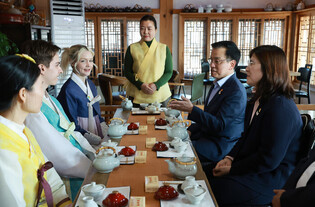 Acting president visits traditional village