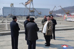 N.K. leader inspects Nampho Dockyard