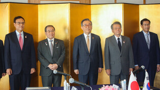 S. Korean FM meets Japanese economic bodies' representatives