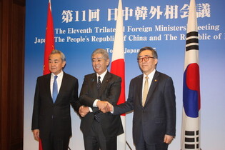 Foreign ministers of S. Korea, Japan, China meet in Tokyo