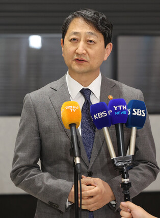 Industry minister returns from Washington