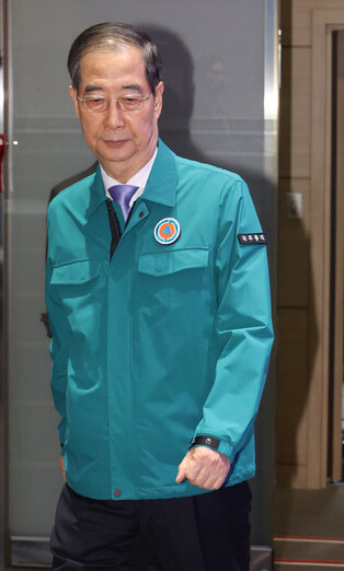 Acting President Han back to work