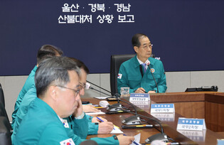 Acting President Han back to work