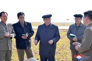 N.K. premier inspects farm