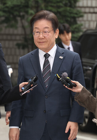 Opposition leader at court