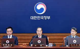 Acting president attends Cabinet meeting