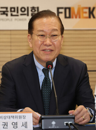 Ruling party's interim leader visits economic body