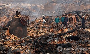 (LEAD) National treasures moved to safety amid raging wildfires