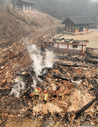 Wildfire-ravaged Buddhist temple