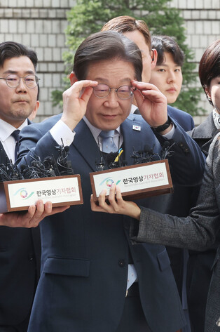 Opposition leader at court