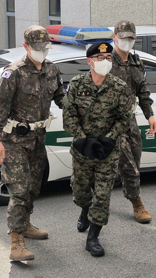 Military commander at court