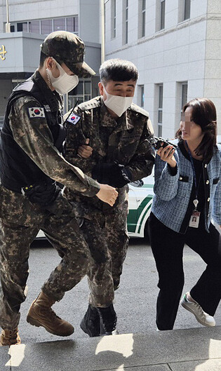 Military commander at court