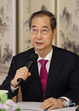 Acting president meets heads of industry bodies