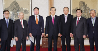 Acting president meets heads of industry bodies