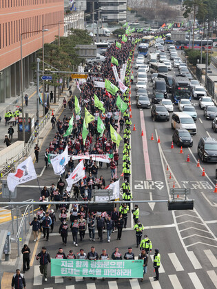 Calling for Yoon's impeachment