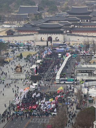 Calling for Yoon's impeachment