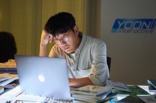 (Movie Review) Actor-director Ha Jung-woo's 'Lobby' offers satirical insight into 'golf business'