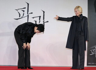 S. Korean actor Kim Sung-chul and actress Lee Hye-young