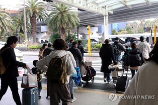 제주 외국인 개별관광 90% 돌파…20·30대, 버스 타고 시내 쇼핑