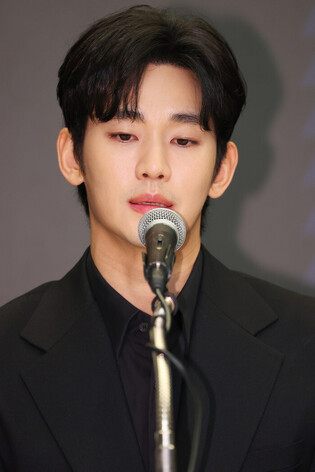 Kim Soo-hyun refutes allegations involving late actress