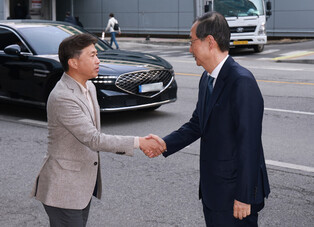 Acting president visits SK hynix