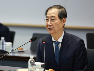 Acting president visits SK hynix