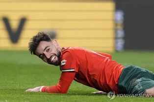 맨유 아모링 감독 "페르난드스는 안 떠난다…이미 의사 소통"