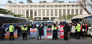 Rallies in front of Constitutional Court