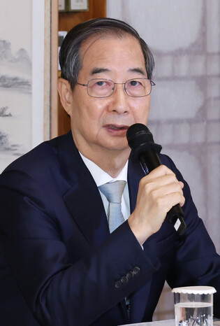 Acting president attends meeting on economic security strategies