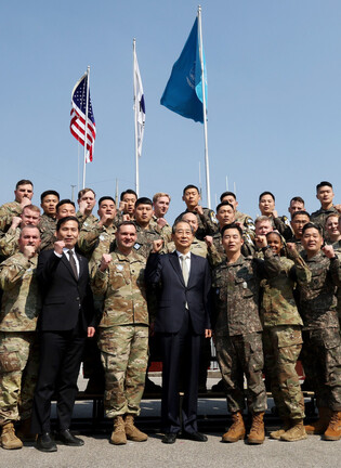 Acting president tours JSA