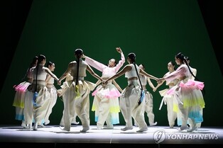 얼굴 드러낸 女무용수들의 '탈 없는 탈춤'…국립무용단 '미인'