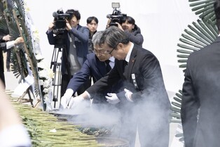 김동연, 제주 4·3추념식 참석…"아픈 역사와 작별하지 않을 것"