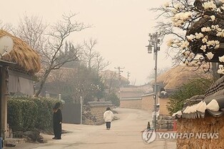 하회마을 내 초가집 2채 지붕서 불…"큰불 잡고 잔불 정리 중"