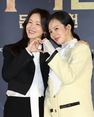 S. Korean actresses Jung Ji-so and Kyung Soo-jin