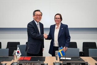 Top diplomats of S. Korea, Sweden meet