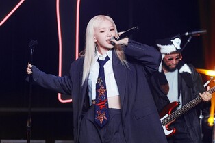 Rose's 'APT.' climbs to No. 7 on Billboard Hot 100