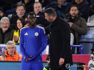 '15세 271일' 레스터 몽가, 스폰서 뺀 유니폼 입고 EPL 데뷔