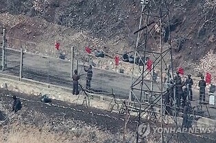 (2nd LD) S. Korea's military fires warning shots at N. Korean soldiers as they cross military demarcation line
