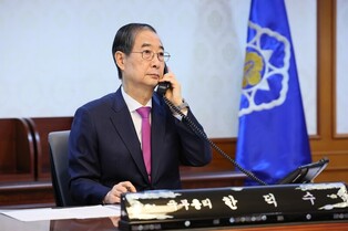 (LEAD) S. Korea's acting president holds 1st phone talks with Trump