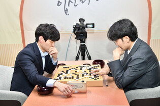 Lee Ji-hyun wins Go championships