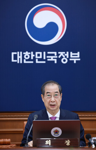 Acting president attends Cabinet meeting